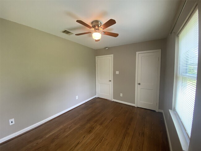 Building Photo - 7102 Raton St