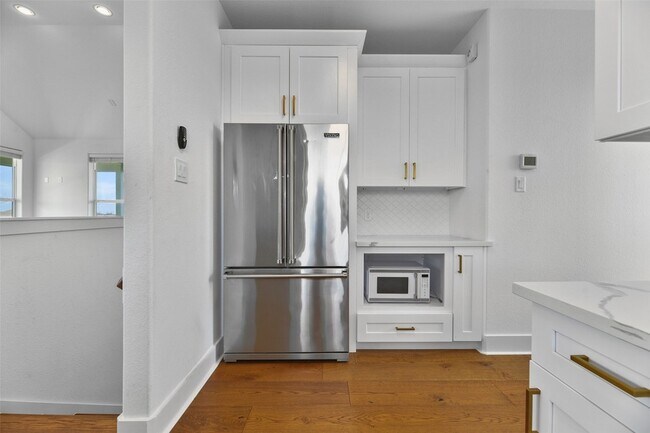 Building Photo - 4006 Fort Bend Dr