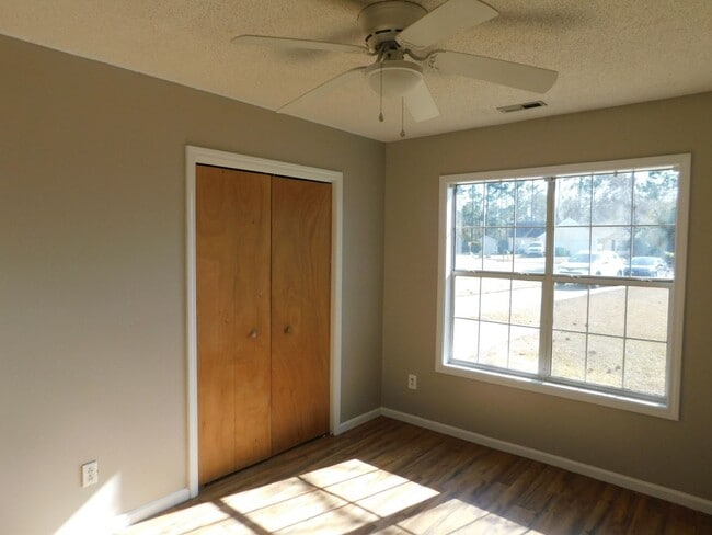 Building Photo - Nice Duplex in Havelock