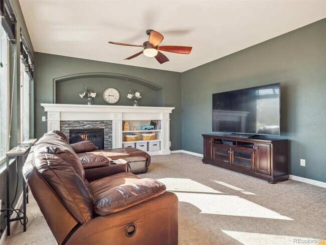 Building Photo - "Charming 3-Bed Sanctuary in Englewood: Spacious 3,089 Sq Ft with 2.5 Baths!"
