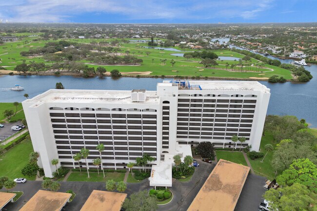 Building Photo - 356 Golfview Rd