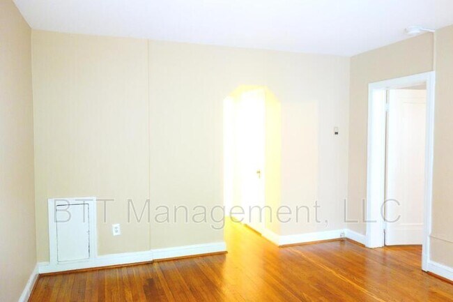 Building Photo - 8409 Greenwood Ave