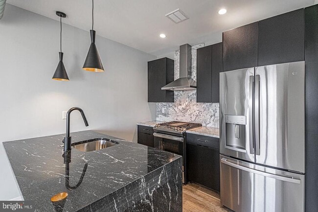 Building Photo - 526 Brown St