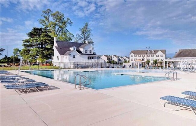 Building Photo - 3 bedroom/2.5 bathroom - Weatherly At Whit...