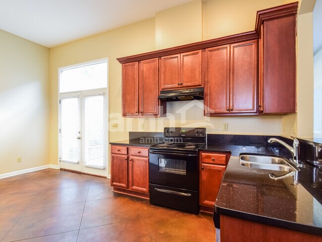 Building Photo - 2406 Lake Garden Dr