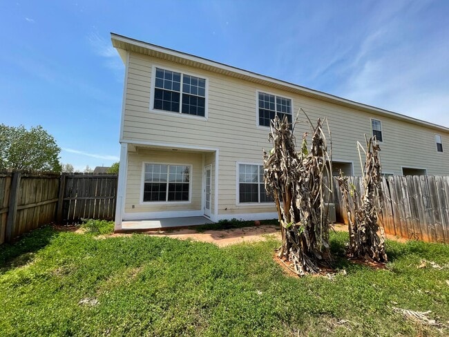 Building Photo - Courtyard Subdivision!!