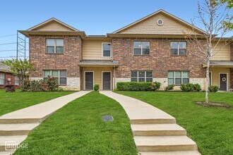 Building Photo - 1349 Lake Crest Lane
