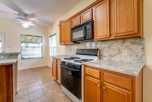 Building Photo - 17143 Summer Hollow Dr