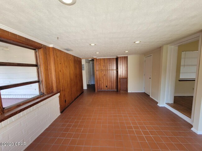 Building Photo - 209 Harris Ave
