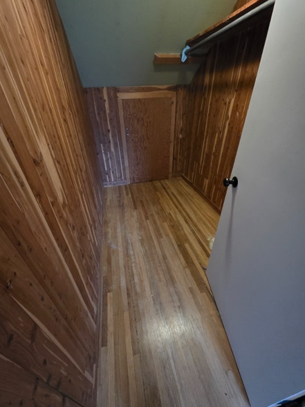 Building Photo - 244 Broadway St E