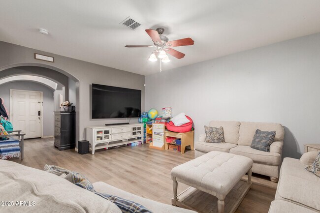 Building Photo - 836 E Constance Wy