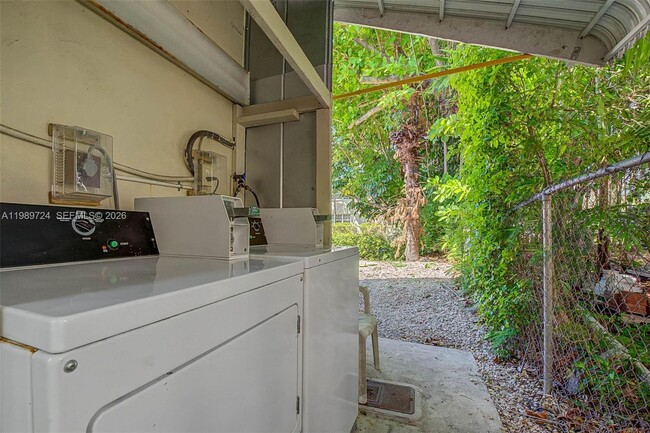 Building Photo - 229 Madeira Ave