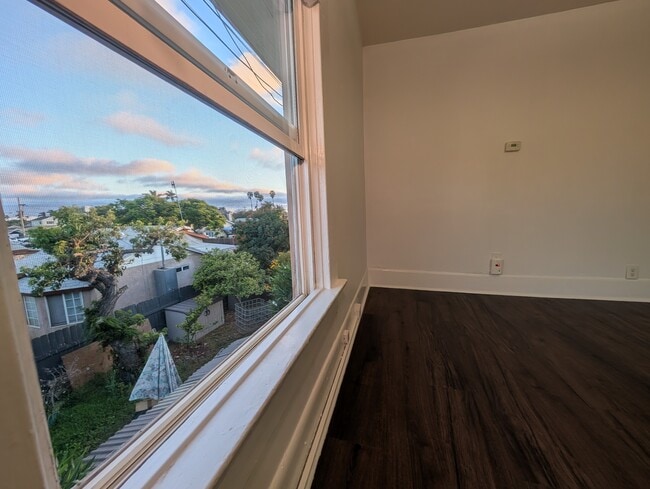 Building Photo - 208 D Ave