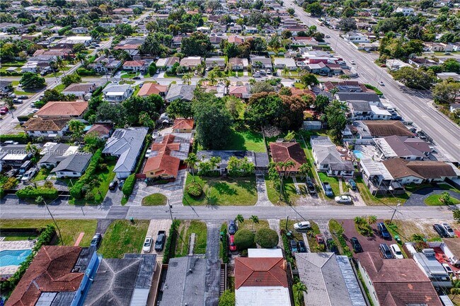 Building Photo - 6550 SW 27th St