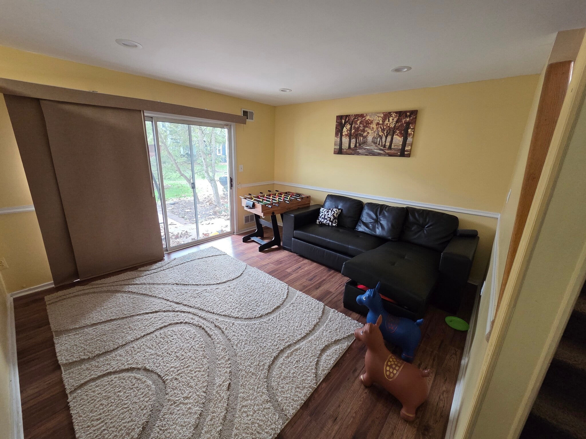 Living room - 262 Hedgerow Rd