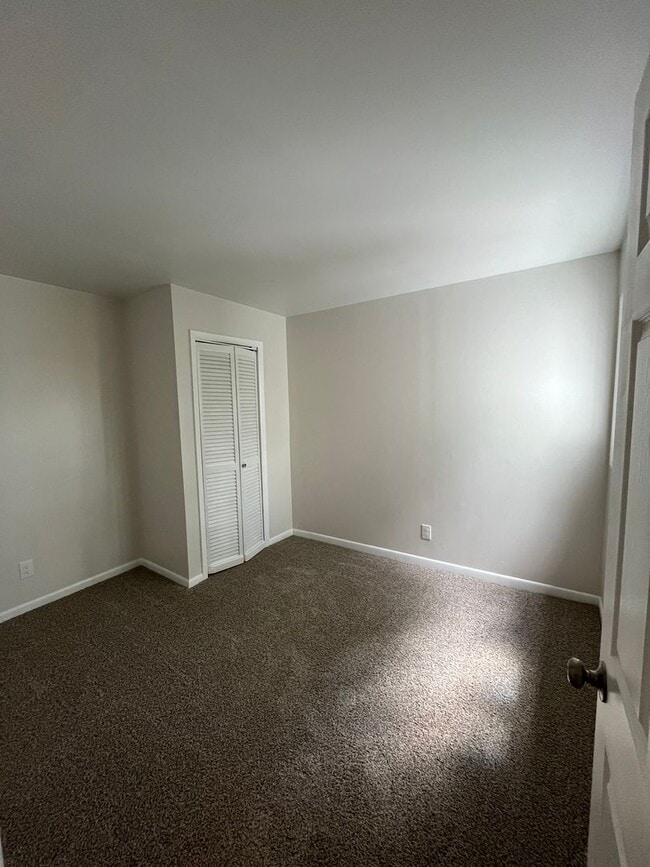 Building Photo - Large 2 Bed, 1 Bath Home, with Office/Bonus Room! Available Now!