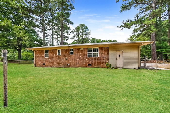 Building Photo - 195 Greenway Dr