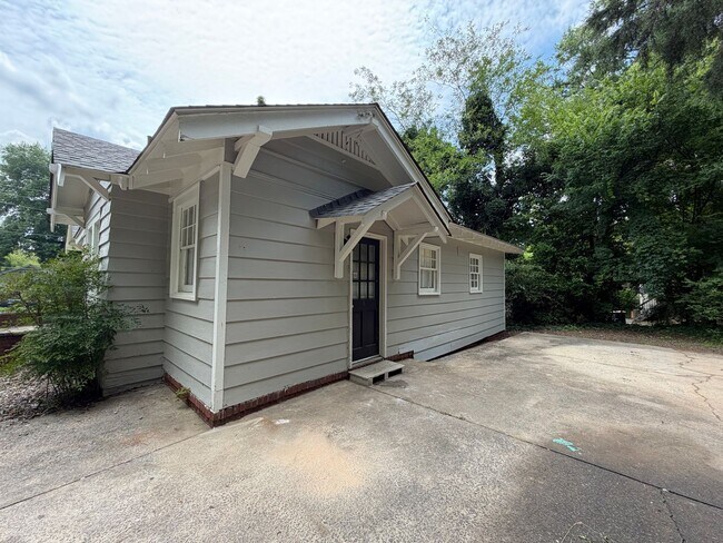 Building Photo - 2/2 House in Old East Rome $1,450