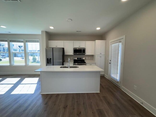 Building Photo - 824 Pryor St