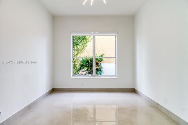 Building Photo - 5363 SW 38th Ave