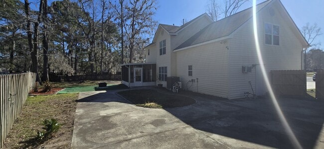 Building Photo - 22 Avocet Way