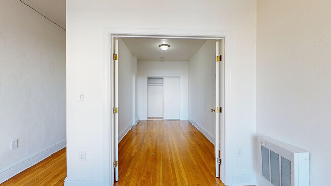 Building Photo - 727 Ellis St