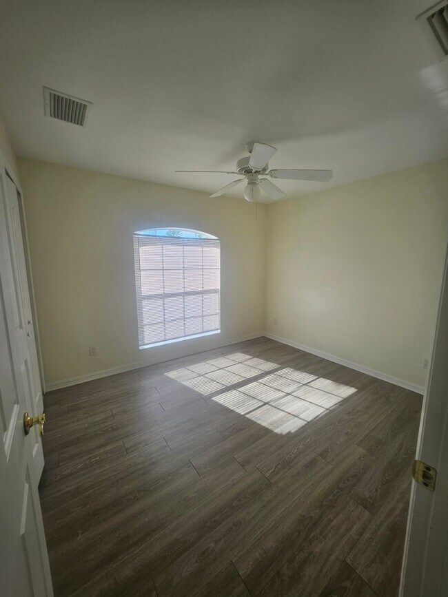 Building Photo - 7450 Blutter Rd