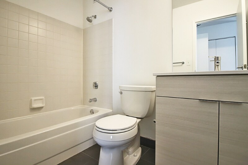 Building Photo - 380 E Ohio St