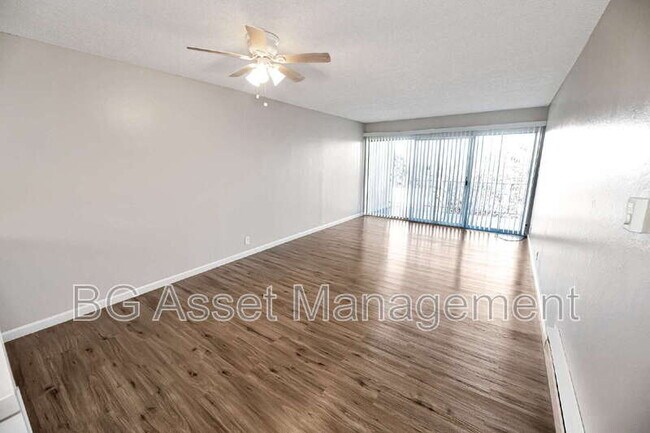 Building Photo - 944 Fletcher Ln