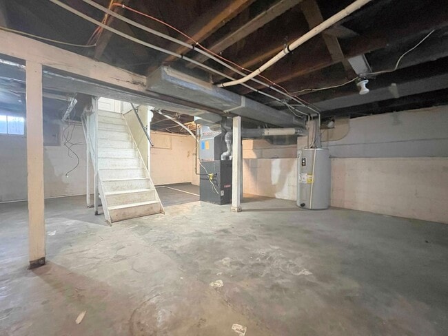 Building Photo - 3 Bedroom Home on Corner Lot