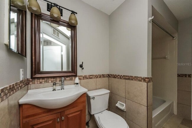 Building Photo - 637 Regency Way
