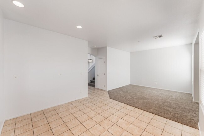 Building Photo - You're going to love this 4 bedroom 2.5 bath! Looks and Feels Brand New!