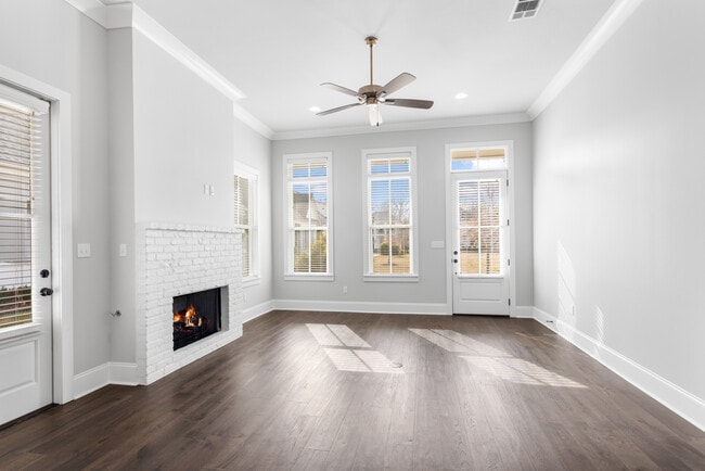 Building Photo - 2048 Perennial Ln