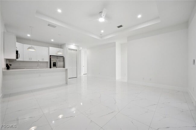 Building Photo - 2403 Quentin Ave S