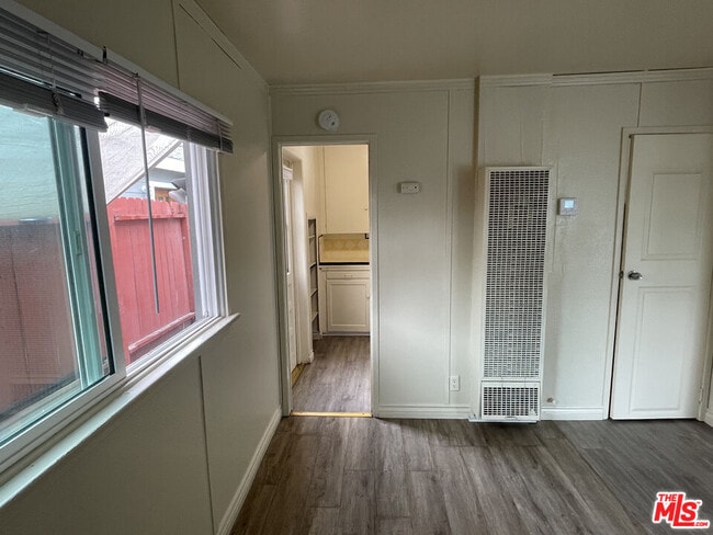 Building Photo - 351 Temple Ave