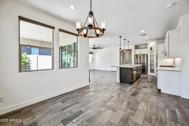 Building Photo - 17163 W Thousand Oaks St