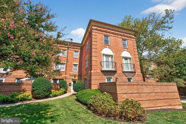 Building Photo - 1209 N Pitt St