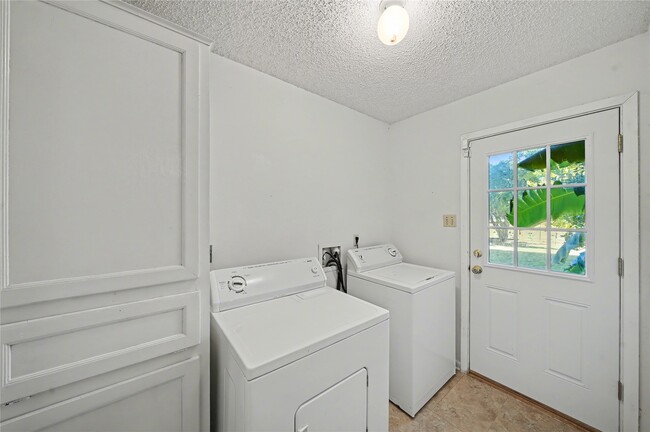 Building Photo - 3206 Sturbridge Ln