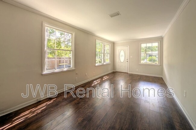 Building Photo - 3535 Rosselle St