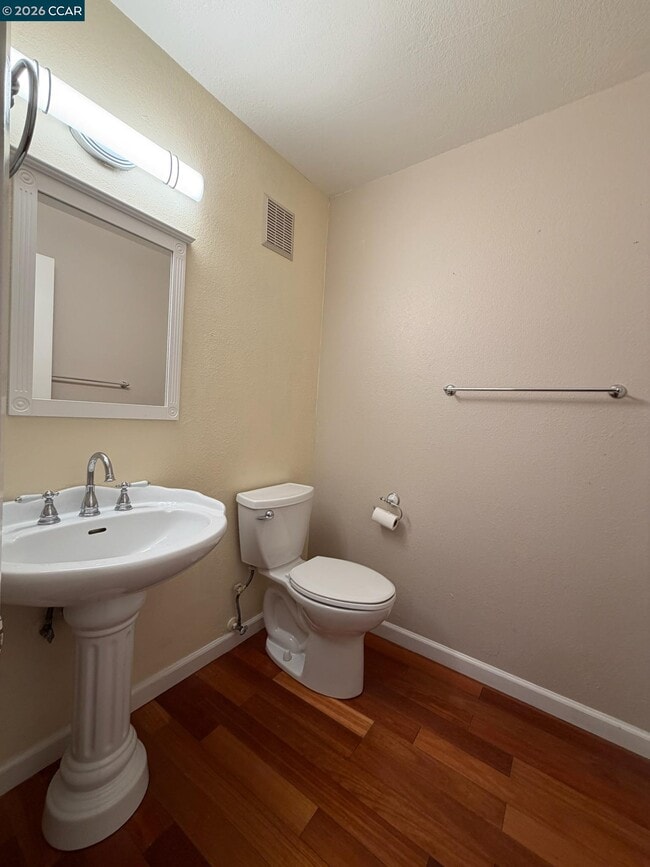 Building Photo - 6 Basin Ct