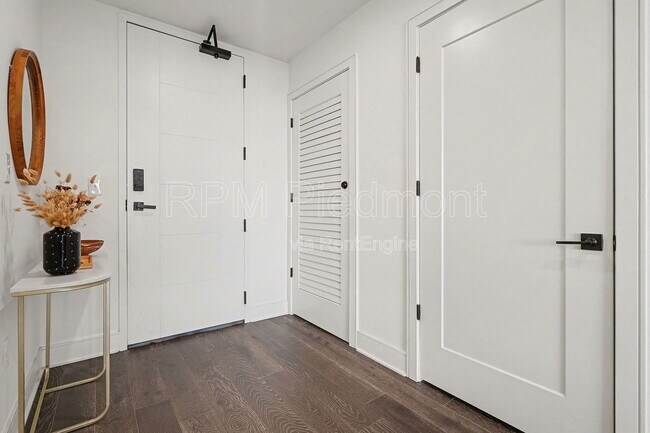 Building Photo - 788 West Marietta St NW