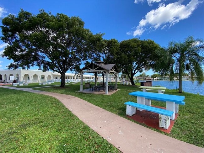 Building Photo - 5514 Lagoon Dr