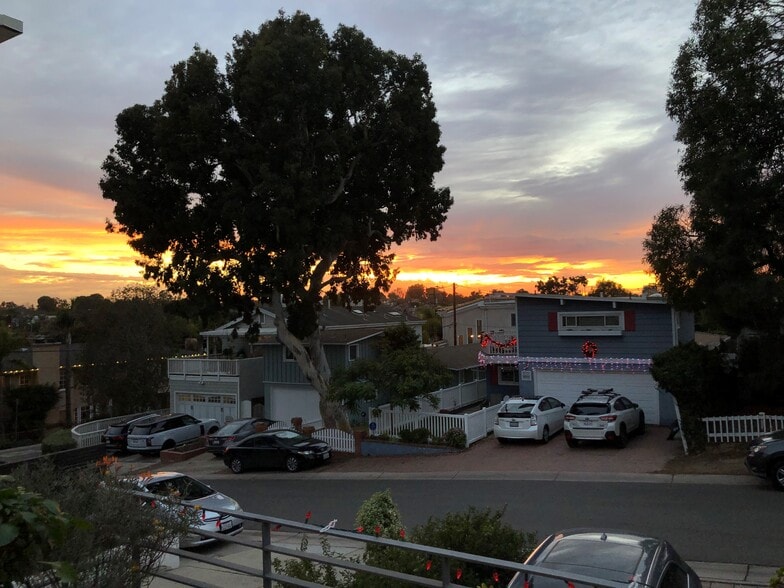 Beautiful sunsets from front patio - 2710 Pine Ave