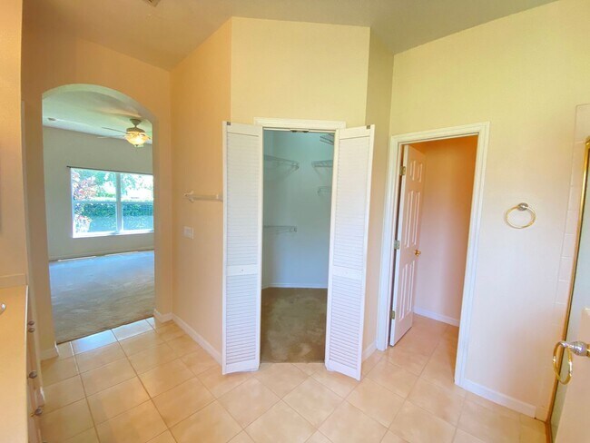 Building Photo - Amazing Solivita 2B/2B, open kitchen to fa...