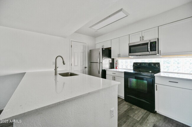 Building Photo - 3065 N 67th Ave