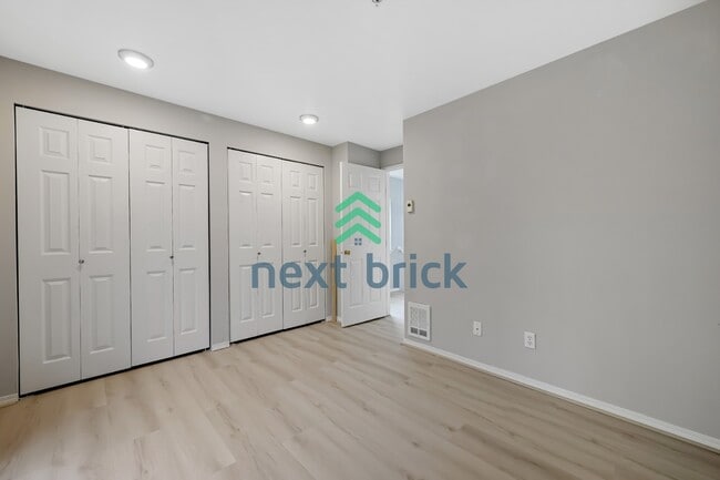 Building Photo - Charming 2-Bed Townhouse Retreat in Bothell with 2.5 Baths – Your Perfect Sanctuary Awaits!