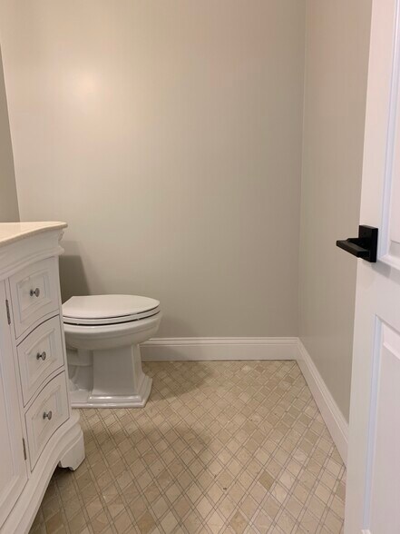 Powder Room off Foyer - 7560 Hollywood Blvd