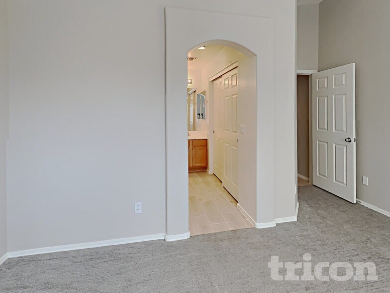 Building Photo - 21659 W Durango St