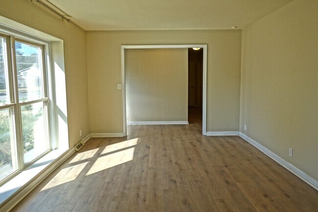 Building Photo - 905 Coronado Ave SE