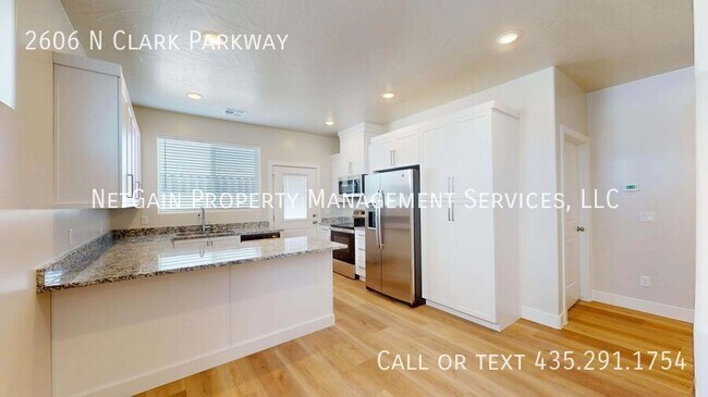 Building Photo - 2606 N Clark Pkwy